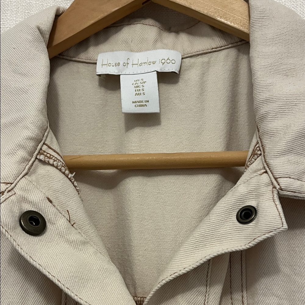 Sleeveless Beige Button-Down Dress - Picture 3 of 5